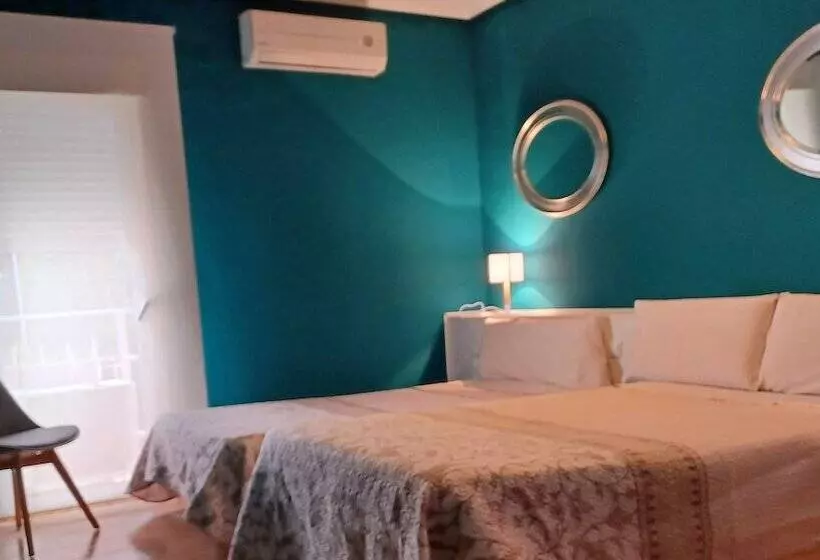 مسافرخانه C&h Aravaca Garden