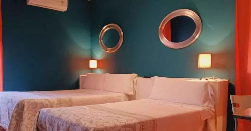 مسافرخانه C&h Aravaca Garden