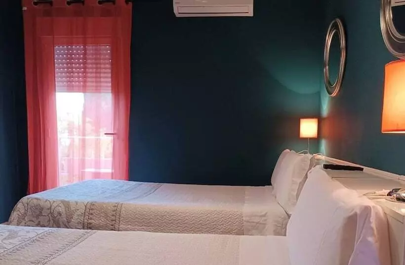 مسافرخانه C&h Aravaca Garden