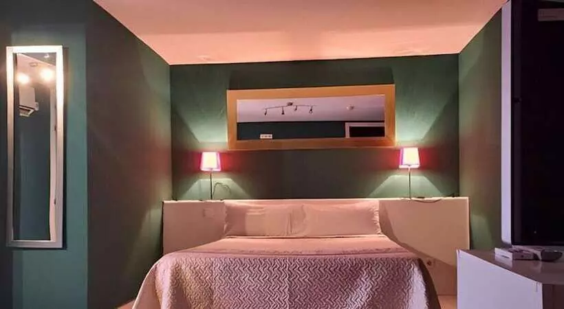 مسافرخانه C&h Aravaca Garden