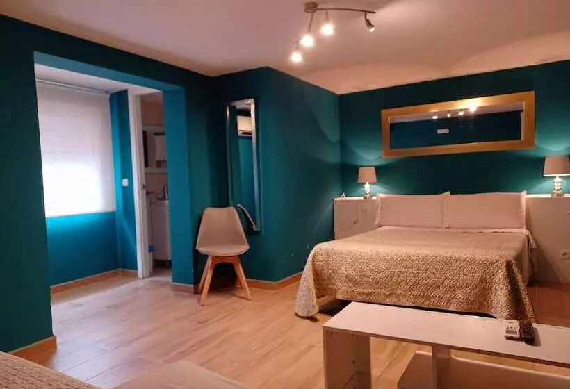 مسافرخانه C&h Aravaca Garden