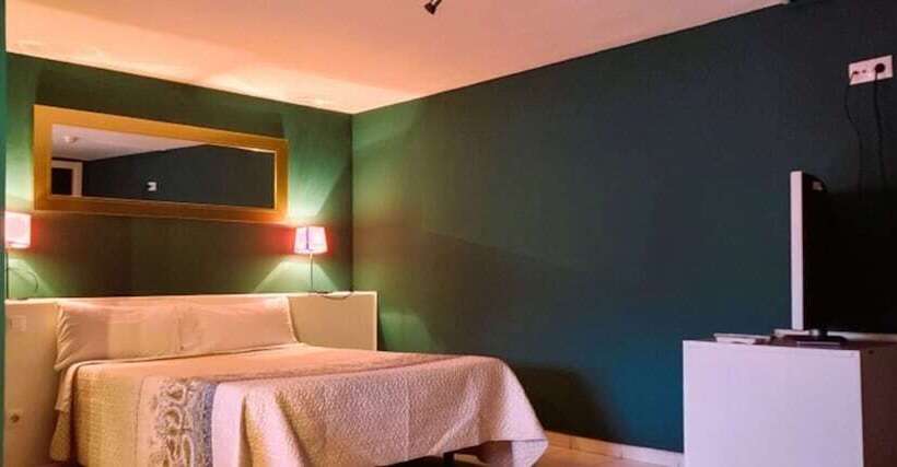 مسافرخانه C&h Aravaca Garden