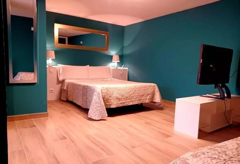 مسافرخانه C&h Aravaca Garden