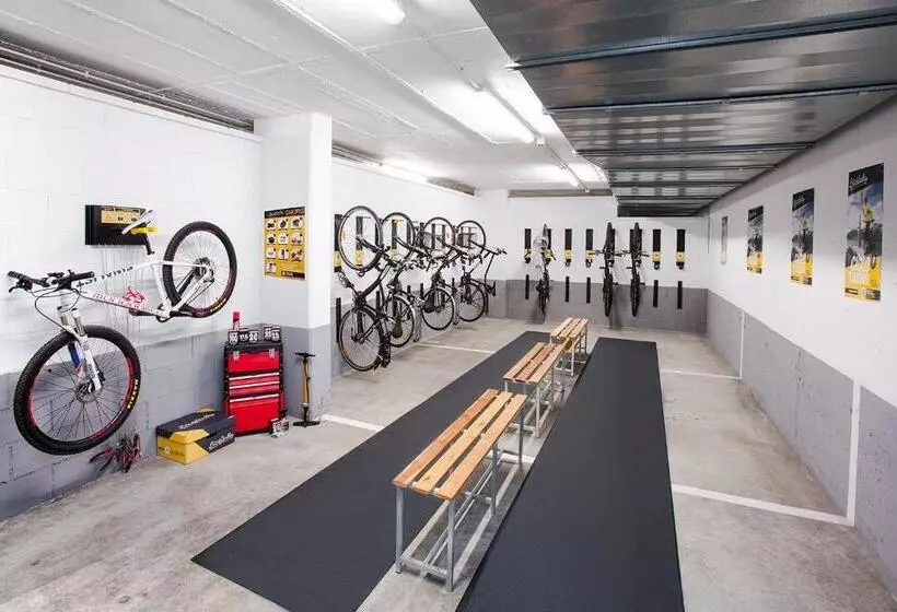 Отель Atenea Port Barcelona Mataro