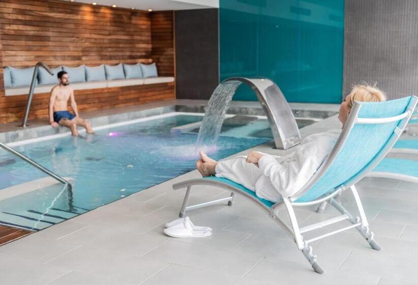 Отель Atenea Port Barcelona Mataro