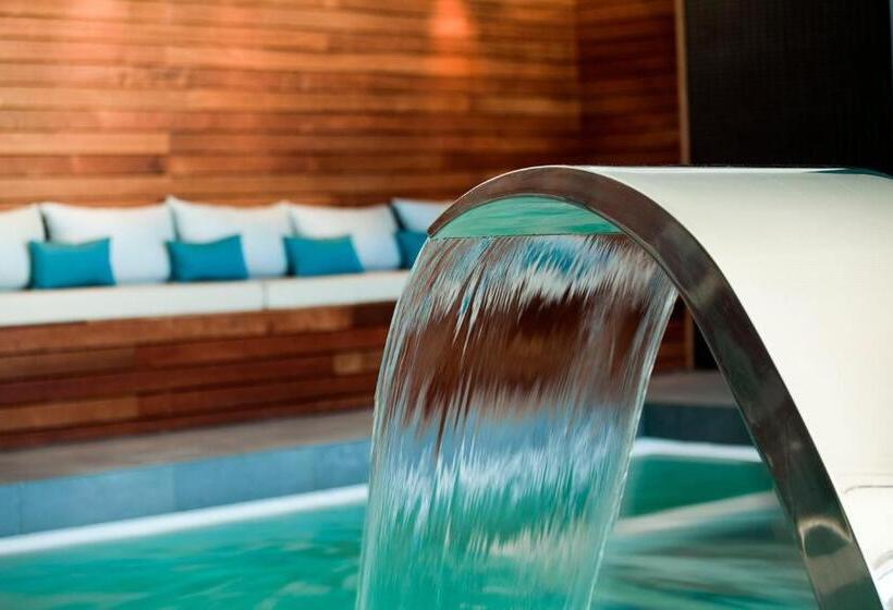 Отель Atenea Port Barcelona Mataro