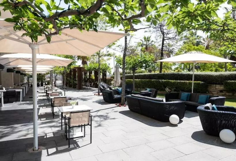 Отель Atenea Port Barcelona Mataro