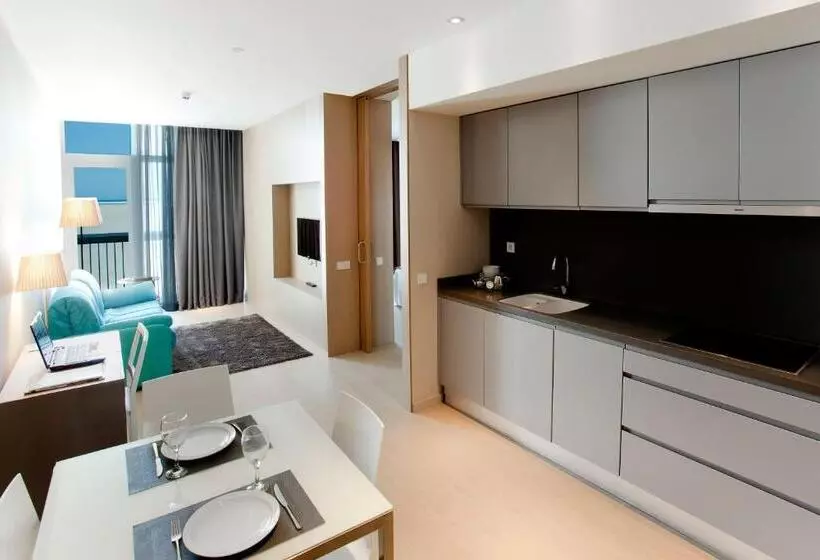 Отель Atenea Port Barcelona Mataro