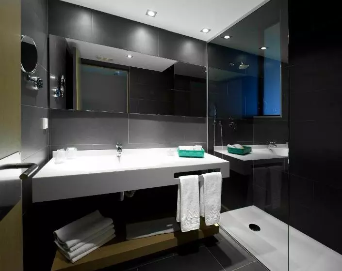 Отель Atenea Port Barcelona Mataro