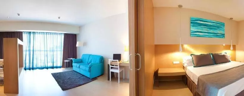 Отель Atenea Port Barcelona Mataro