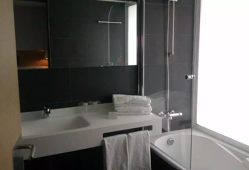 Отель Atenea Port Barcelona Mataro