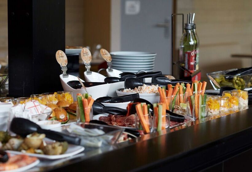 בית מלון כפרי Campanile Nantes Centre Saint Jacques