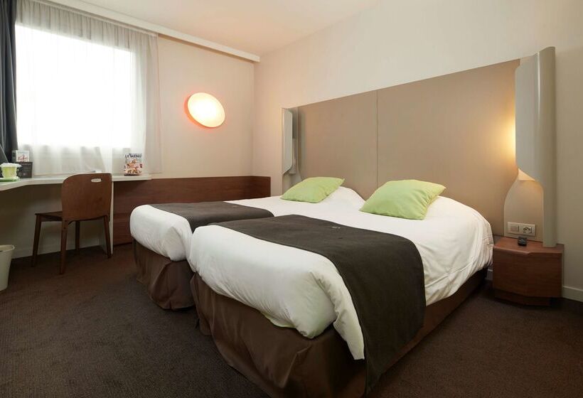 בית מלון כפרי Campanile Nantes Centre Saint Jacques