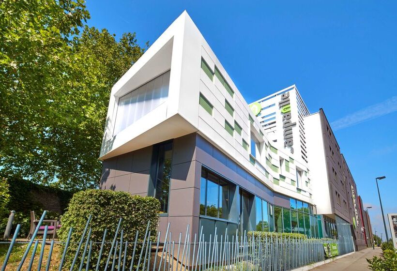 בית מלון כפרי Campanile Nantes Centre Saint Jacques