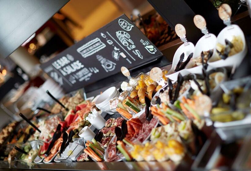 בית מלון כפרי Campanile Nantes Centre Saint Jacques