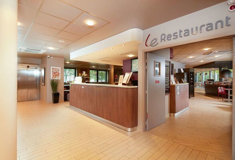 בית מלון כפרי Campanile Nantes Centre Saint Jacques