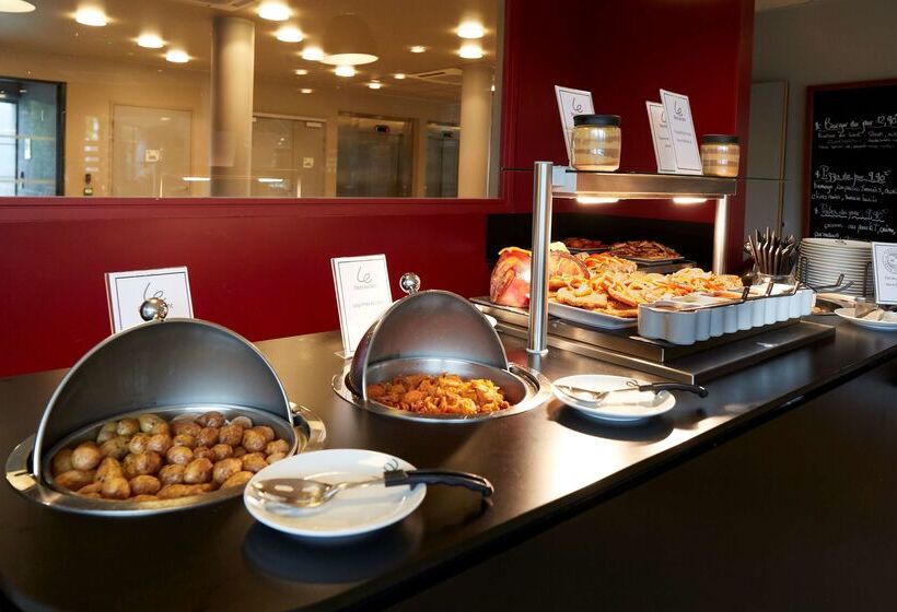 בית מלון כפרי Campanile Nantes Centre Saint Jacques