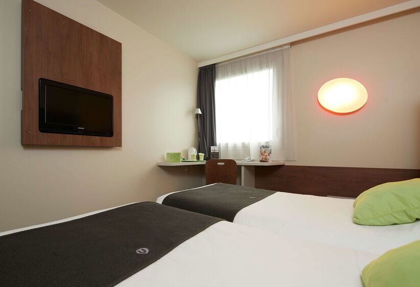 בית מלון כפרי Campanile Nantes Centre Saint Jacques