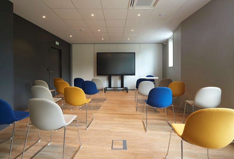 בית מלון כפרי Campanile Nantes Centre Saint Jacques