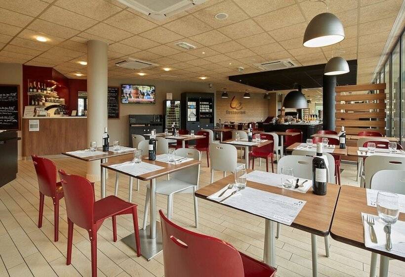 בית מלון כפרי Campanile Nantes Centre Saint Jacques