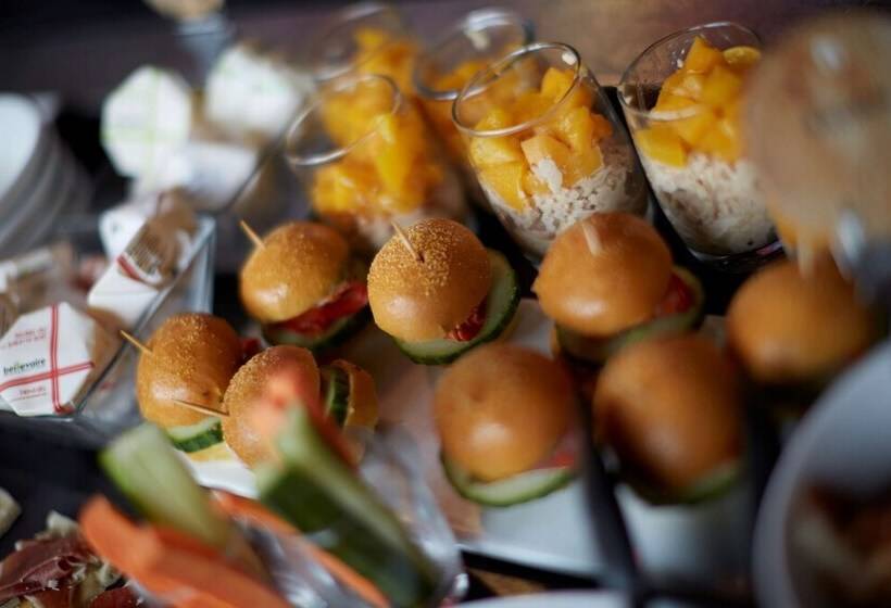 בית מלון כפרי Campanile Nantes Centre Saint Jacques