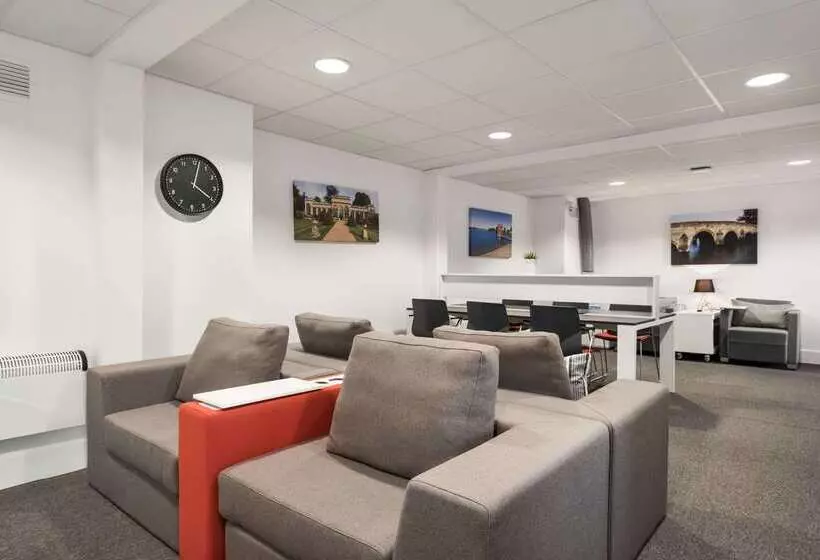 Отель Days Inn Watford Gap