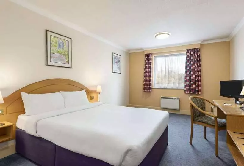 Отель Days Inn Watford Gap