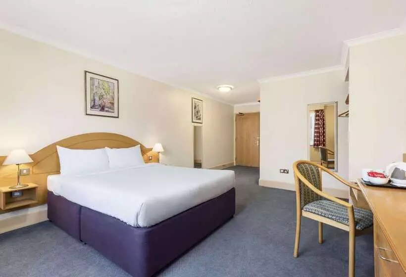 Отель Days Inn Watford Gap