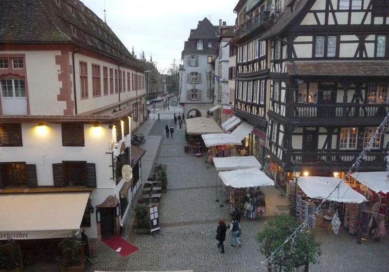 בית מלון כפרי Des Arts   Centre Cathédrale