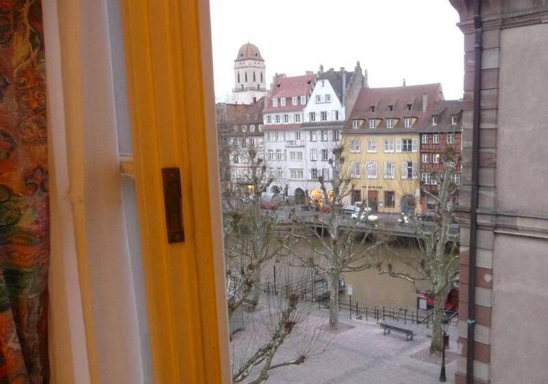 בית מלון כפרי Des Arts   Centre Cathédrale