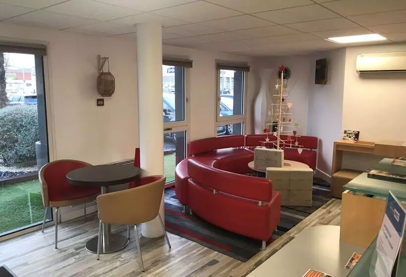 ホテル Kyriad Direct Agen