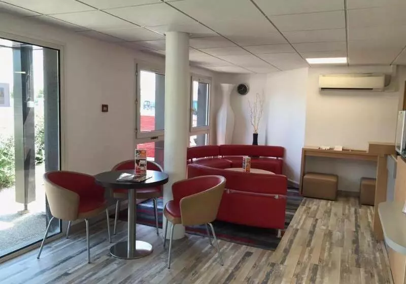 ホテル Kyriad Direct Agen