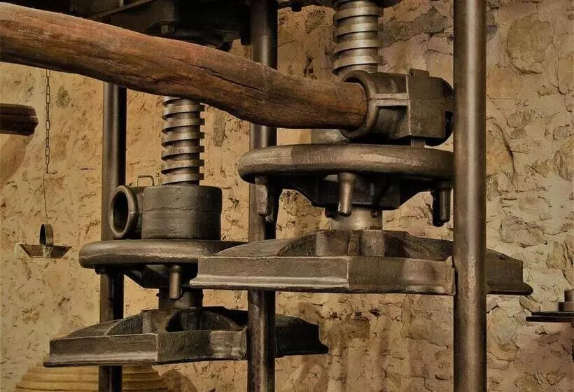 هتل Liotrivi Historical Mansion & Boutique