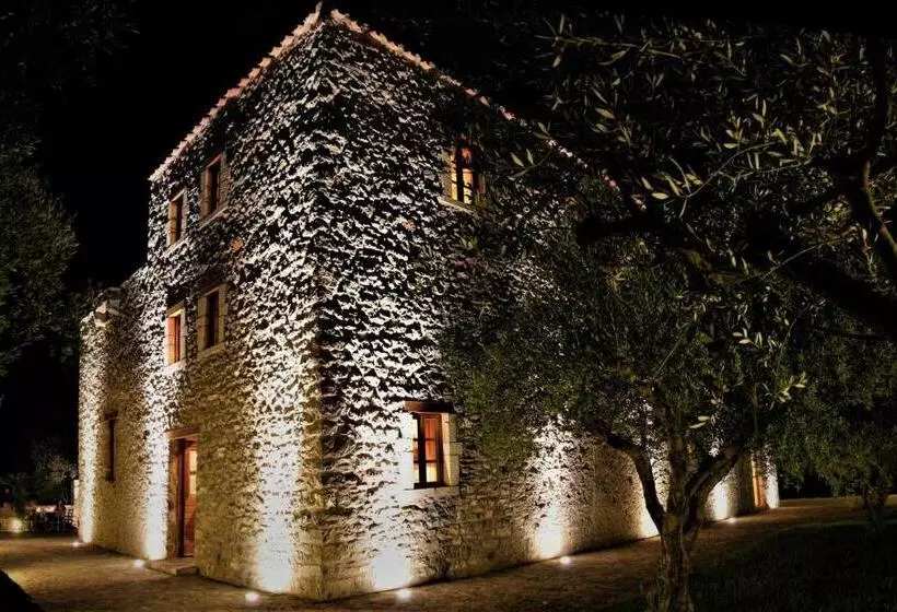 هتل Liotrivi Historical Mansion & Boutique