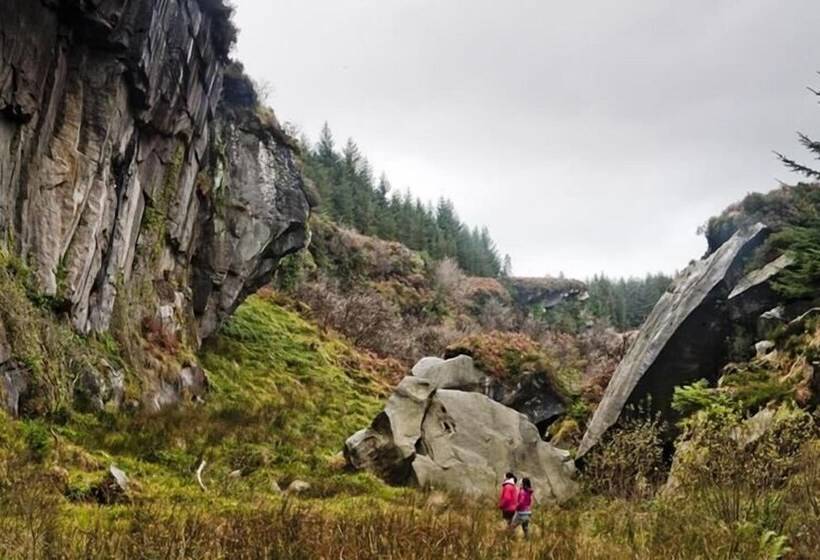 The Valley Hotel & Carriage Gardens