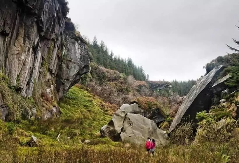 The Valley Hotel & Carriage Gardens