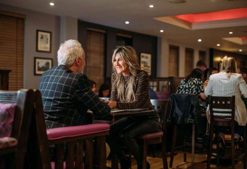 The Valley Hotel & Carriage Gardens