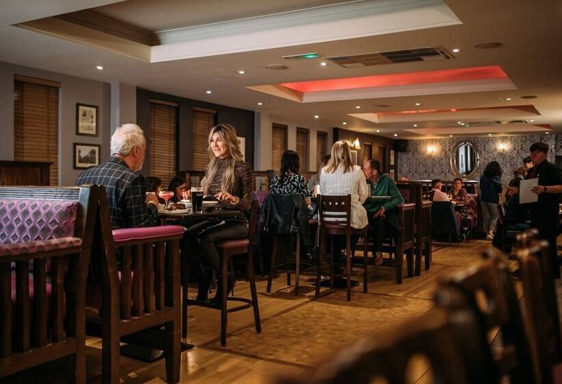 The Valley Hotel & Carriage Gardens