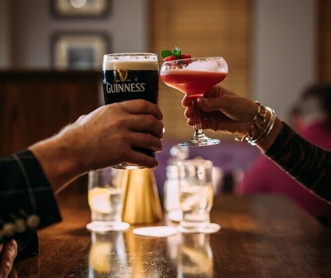 The Valley Hotel & Carriage Gardens