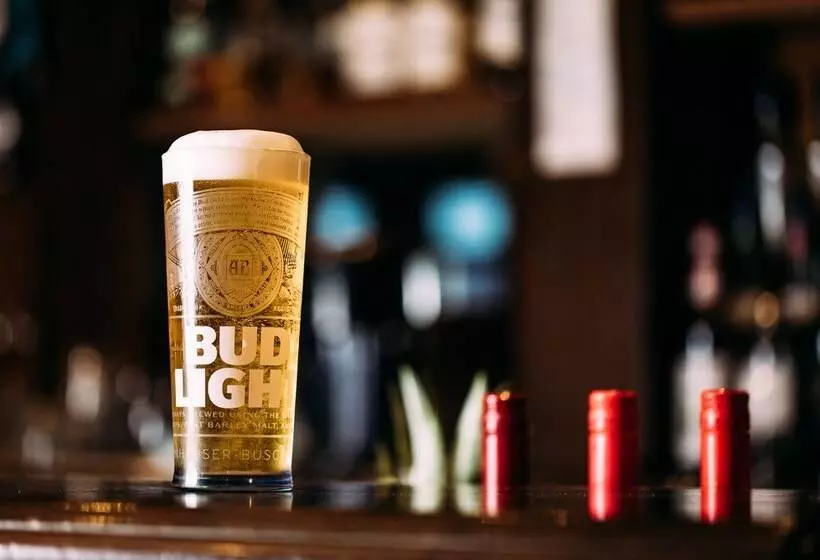 The Valley Hotel & Carriage Gardens