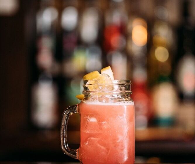 The Valley Hotel & Carriage Gardens