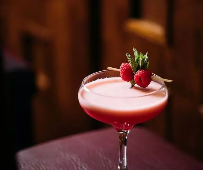 The Valley Hotel & Carriage Gardens