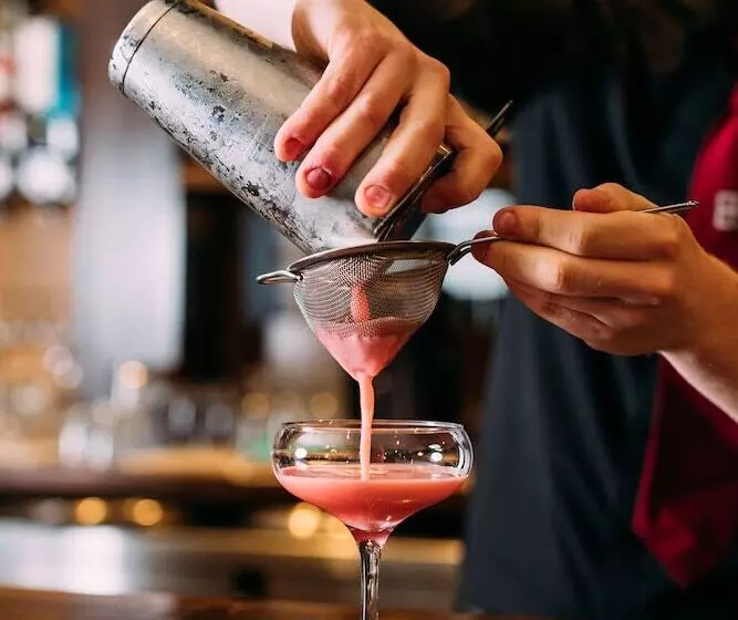 The Valley Hotel & Carriage Gardens