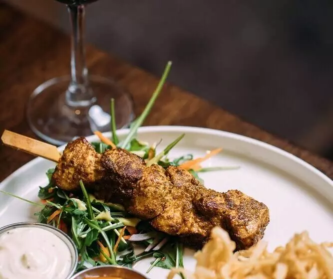 The Valley Hotel & Carriage Gardens