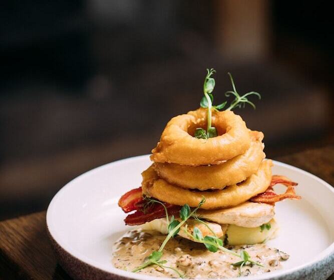 The Valley Hotel & Carriage Gardens