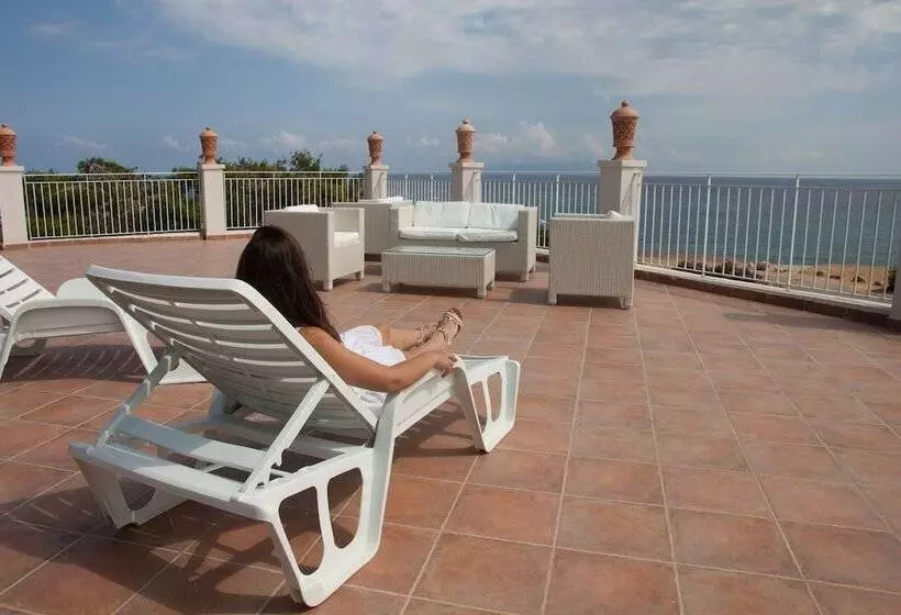 Отель Yachting Club Mare