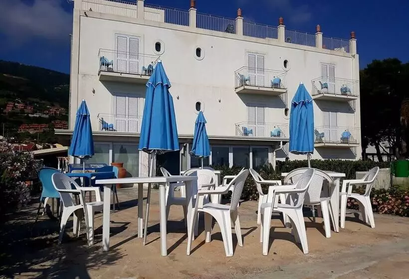 Отель Yachting Club Mare