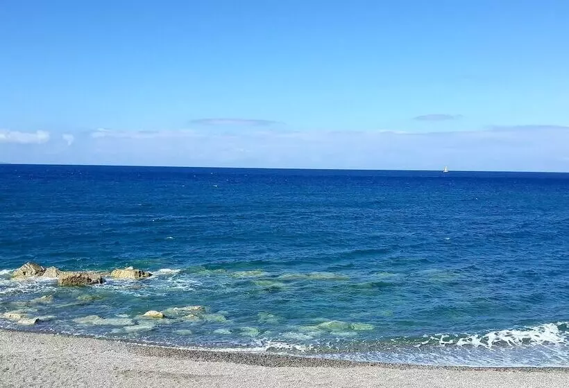 Отель Yachting Club Mare