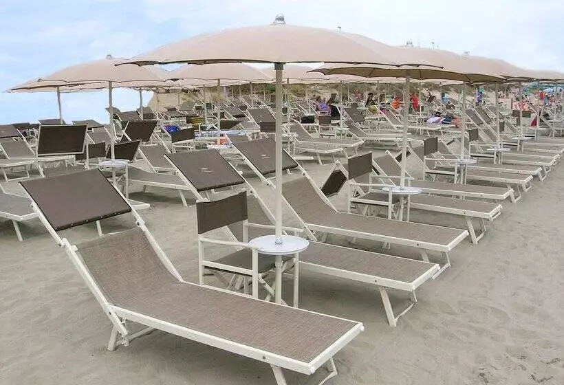 Отель Yachting Club Mare