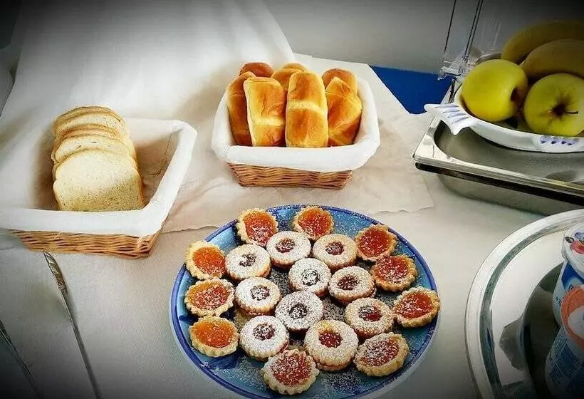 Отель Yachting Club Mare